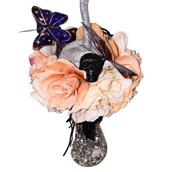 Iridescent Cameo Adorned Science Beaker Dark Ruffles Vase w/ Filler - Picture 11 of 13